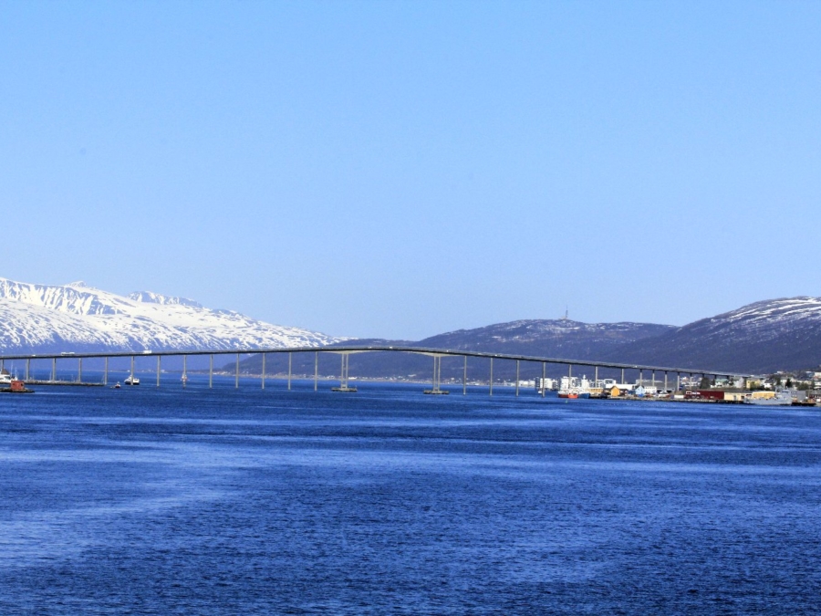 Tromsø No. Troms Einfahrt nach Tromsø ©Horst Reitz